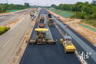 湛江大道路面工程完成近八成