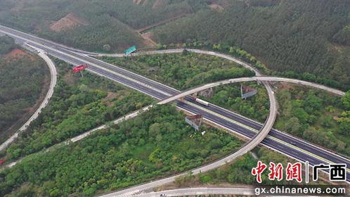 路面改造提前288天完成 兴业至六景高速恢复双向通行