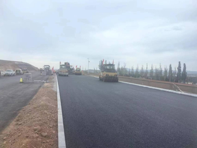 鼓足干劲 乘势而进--S29呼和浩特至凉城高速公路项目开始沥青路面铺筑