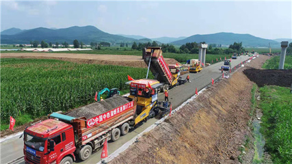 蒲烟高速公路全线水稳开始摊铺