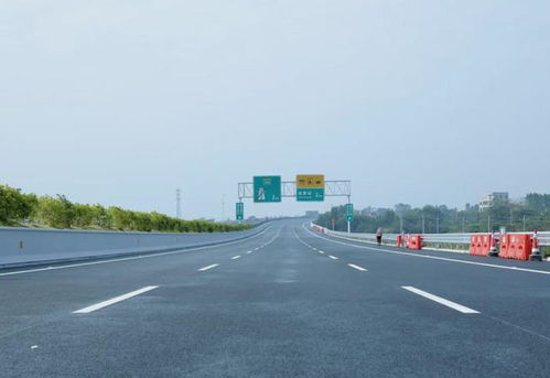 通车倒计时 粤西这条高速公路路面工程已完工