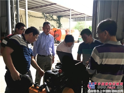 深耕细分领域:闽科举办公路垃圾处理回收利用设备观摩会-闽科-工程机械动态-中国路面机械网