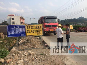 4月11日焦点图 小车翻下山坠河 车内男子不幸身亡