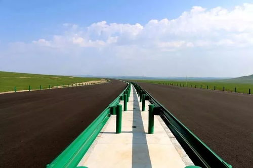 践行中国标准,蒙古国首条高速公路沥青路面实现双幅贯通
