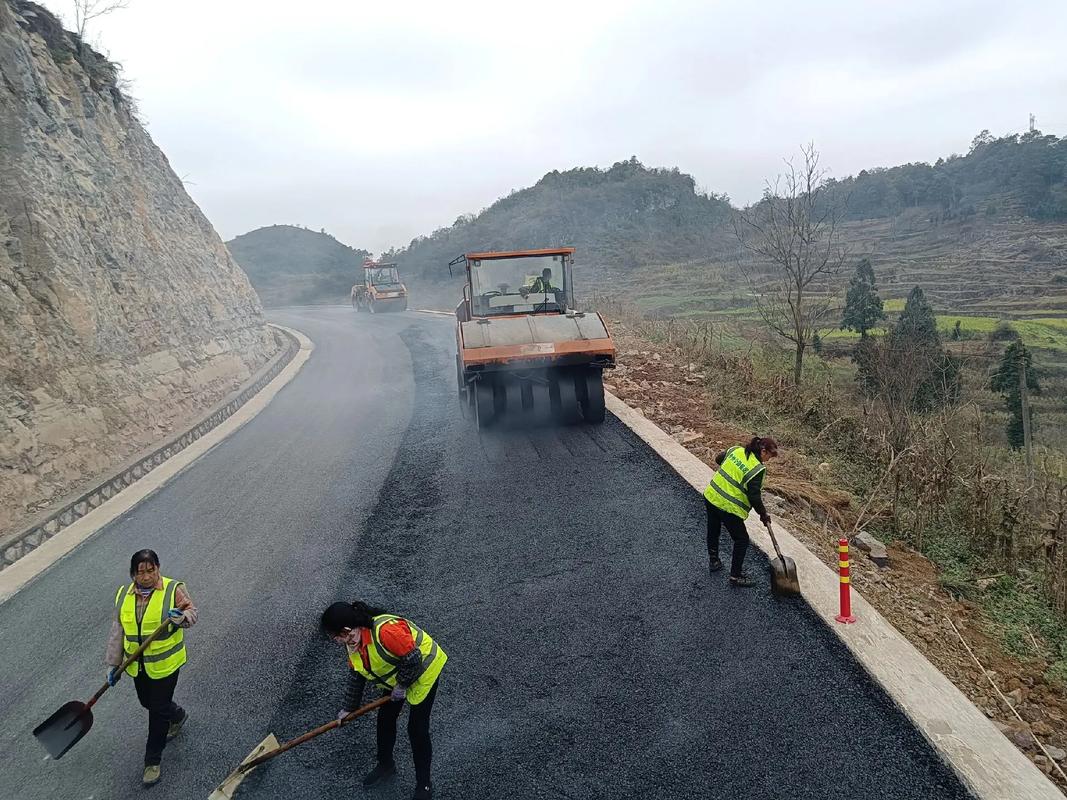 贵州旭辉科技建设安龙县海子至洒雨公路改扩建工程,道路沥青路面 - 抖