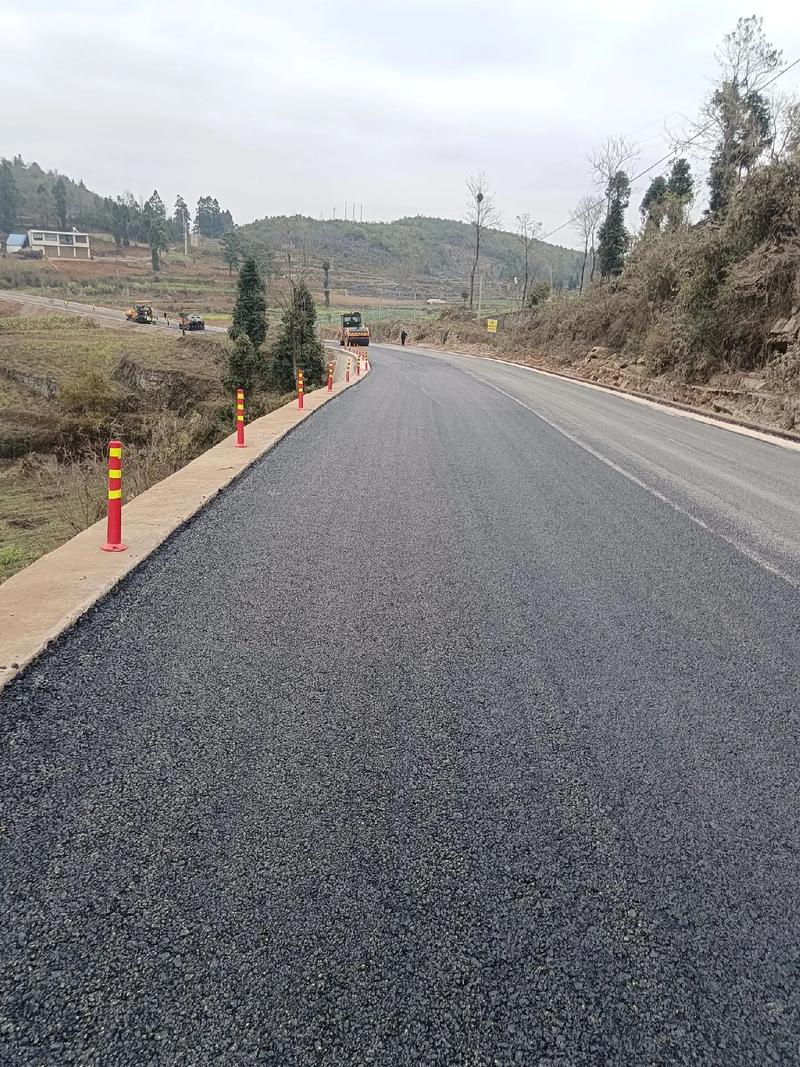 贵州旭辉科技建设安龙县海子至洒雨公路改扩建工程,道路沥青路面 - 抖