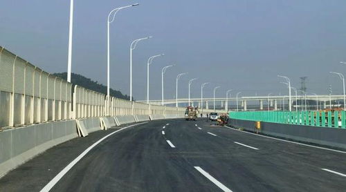 春节前通车 龙文 龙海快速公路完成铺沥青了