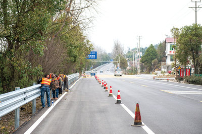 G319浏大公路路面大修工程复工保畅通