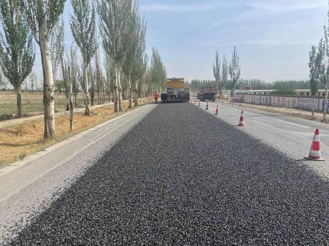 政务动态|甘州公路段s301线路面预防性养护工程同步碎石封层全面开工
