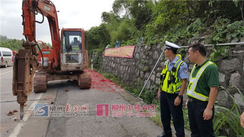 桂柳高速公路路面开始翻修 出行注意安全