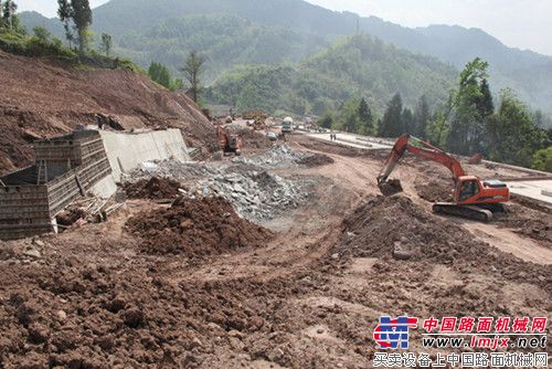 万利高速公路五分部展开梁场基建施工-工程机械动态-中国路面机械网