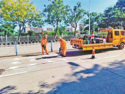 将水泥路变沥青路 同新路 白改黑 路面提升预计下月完工