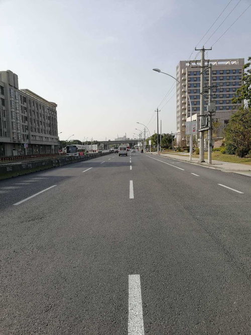 排除道路周边施工安全隐患 新镇街新车公路闵申高架段路面维修完成与路桥附属工程建筑劳务分包探讨