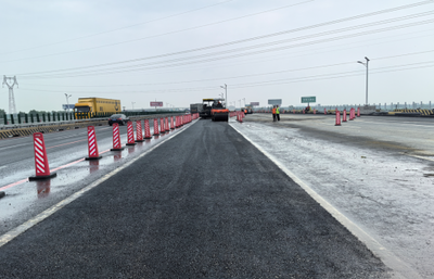 中铁四局京哈高速9标连夜完成路面应急抢修工程