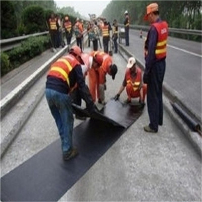 蛟河抗裂贴图片在路桥附属工程中的应用与劳务分包管理