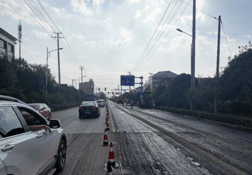 浏阳市中医医院重大民生项目进展与浏东公路中修工程启动 公路与路面工程的双重保障