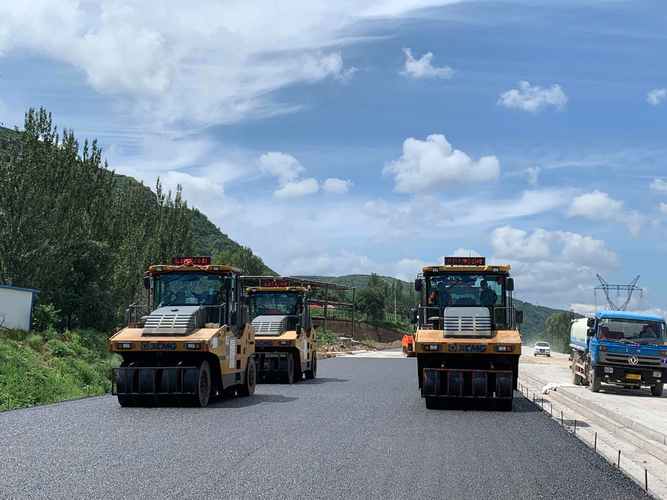 路面摊铺压实与路桥附属工程劳务分包 高速公路质量的双重保障